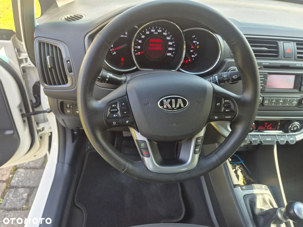 Kia Rio 1.2 Dream Team Edition - 17
