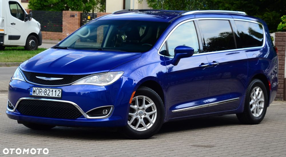 Chrysler Pacifica - 2