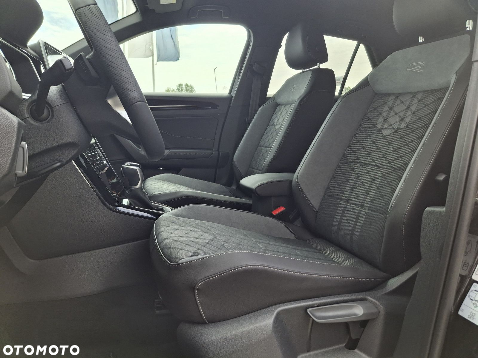 Volkswagen T-Roc 1.5 TSI R-Line DSG - 11