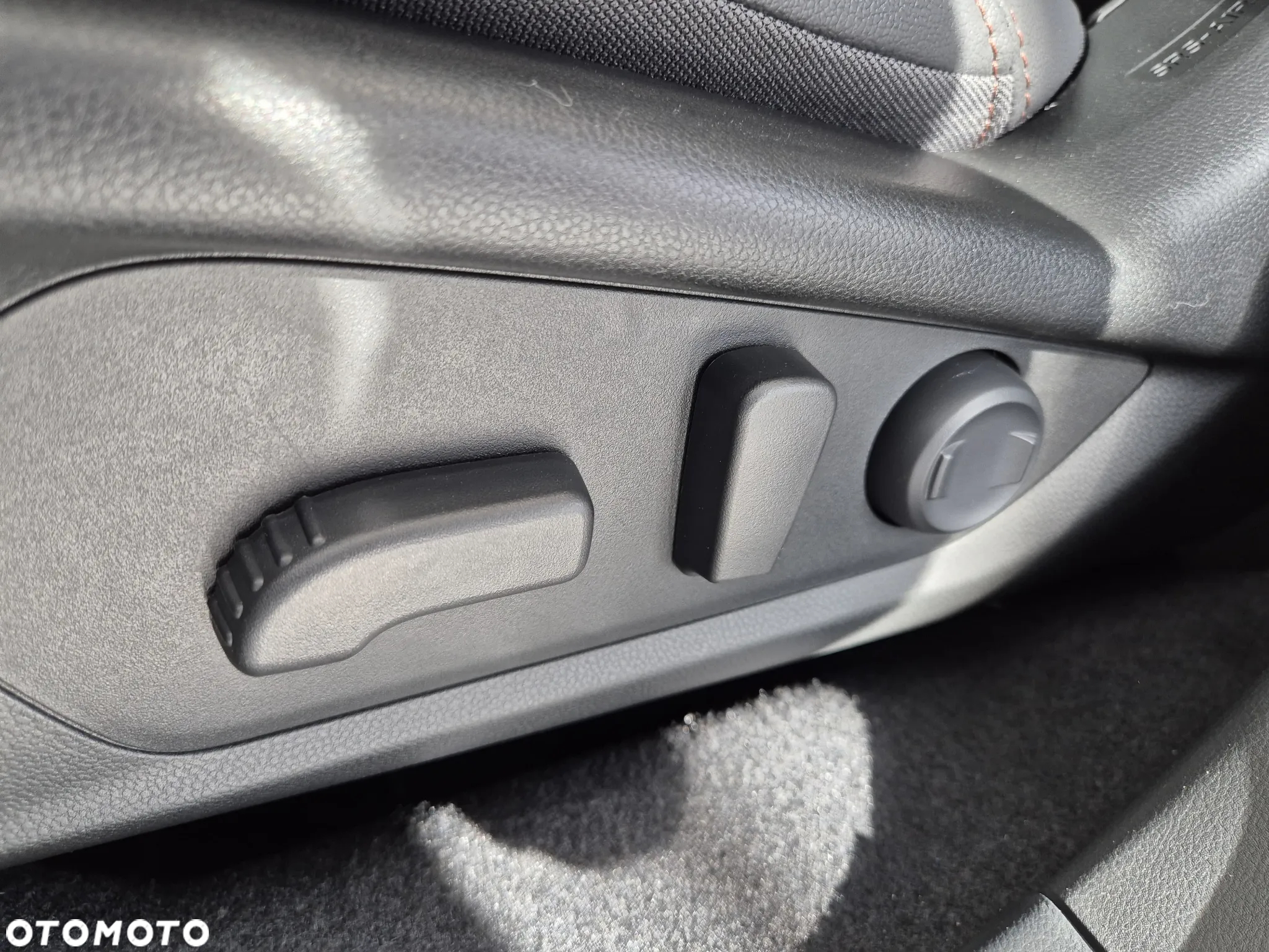 Subaru Forester 2.0i-L Platinum (EyeSight) Lineartronic - 39