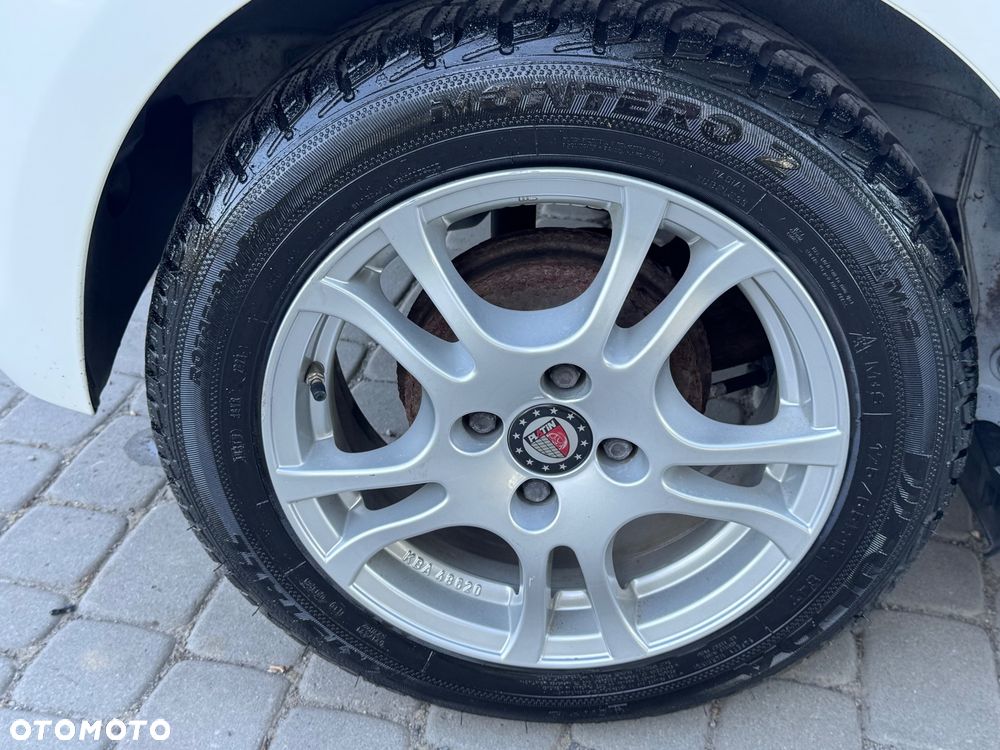 Toyota Yaris - 12