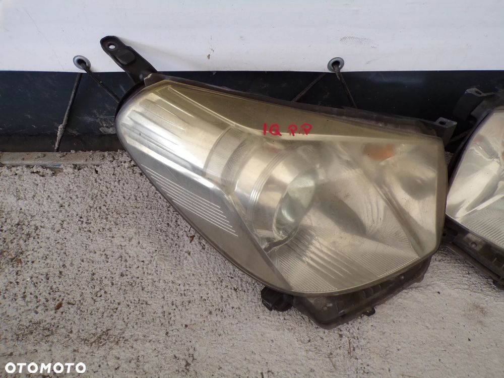 LAMPA LEWY PRAWY PRZÓD TOYOTA IQ - 2