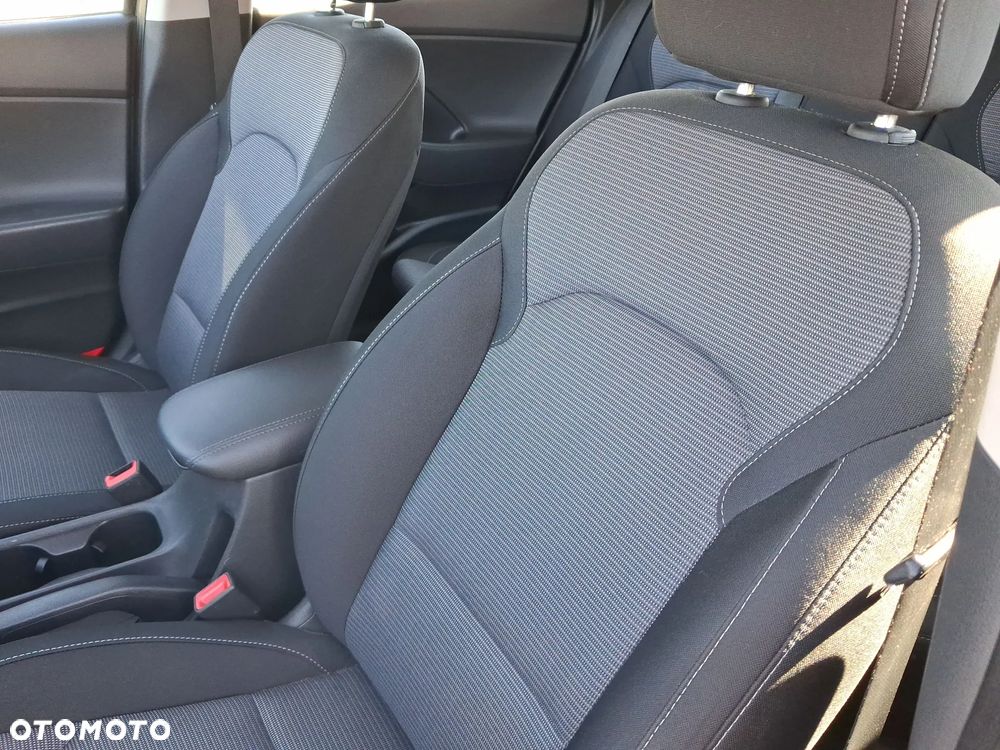 Hyundai i30 1.5 DPI Classic + - 13