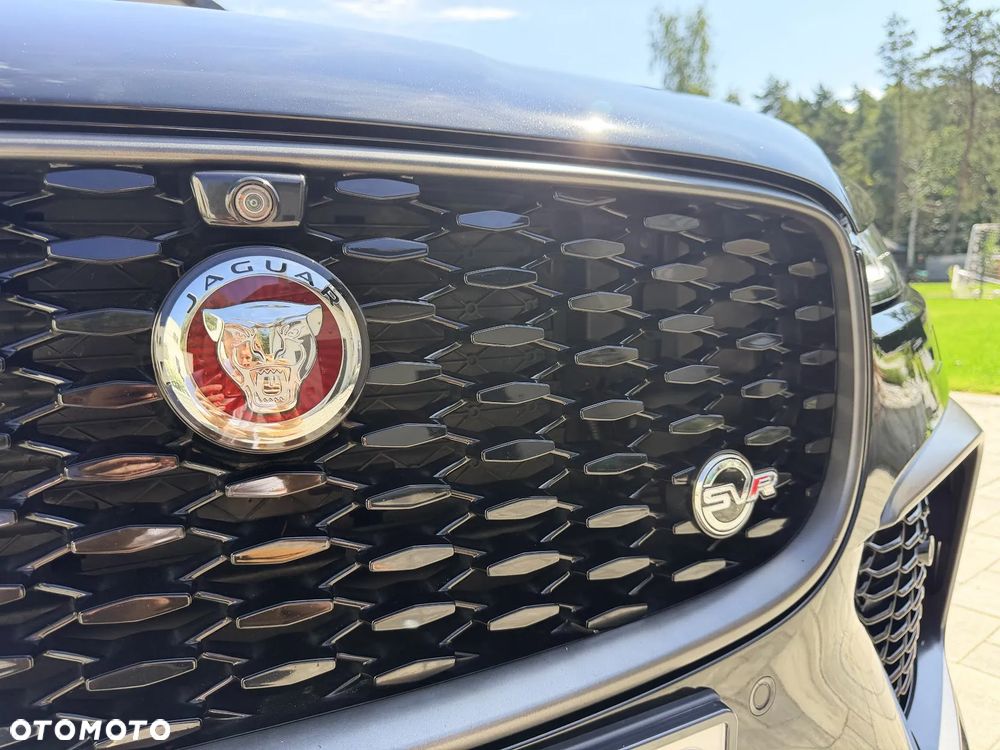 Jaguar F-Pace P550 AWD SVR - 8