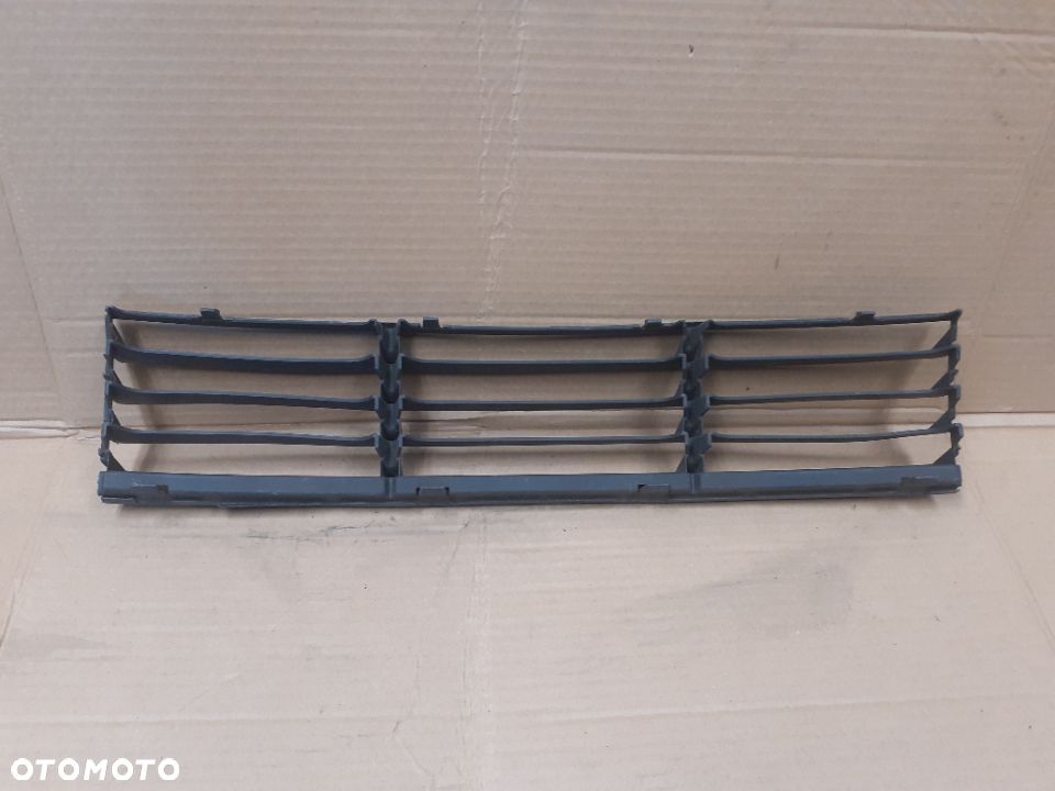 SKODA Octavia III 3 Kratka Zaślepka Osłona Maskownica Atrapa zderzaka Środkowa  3B0 853 677 F - 5