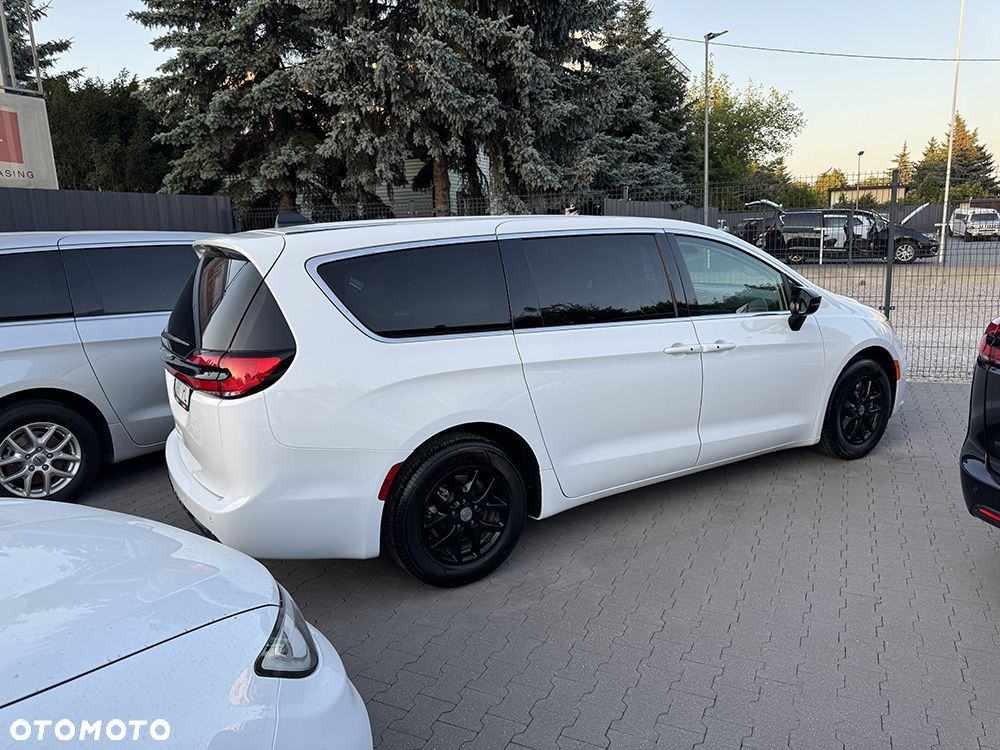 Chrysler Pacifica - 30