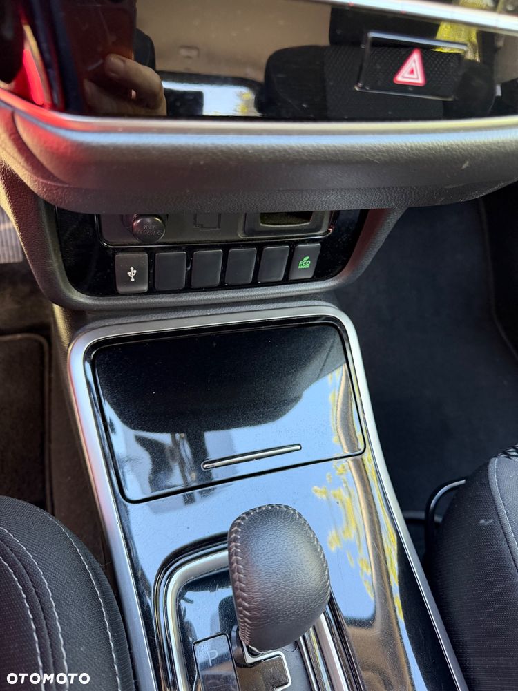 Mitsubishi Outlander 2.0 Intense + SDA 4WD CVT - 15