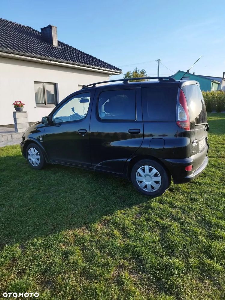 Toyota Yaris Verso 2004 photo 2