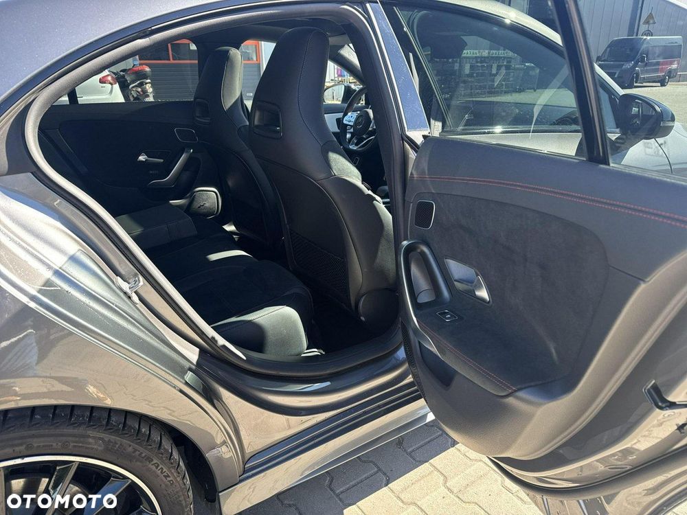 Mercedes-Benz CLA 250 4-Matic AMG Line 7G-DCT - 17