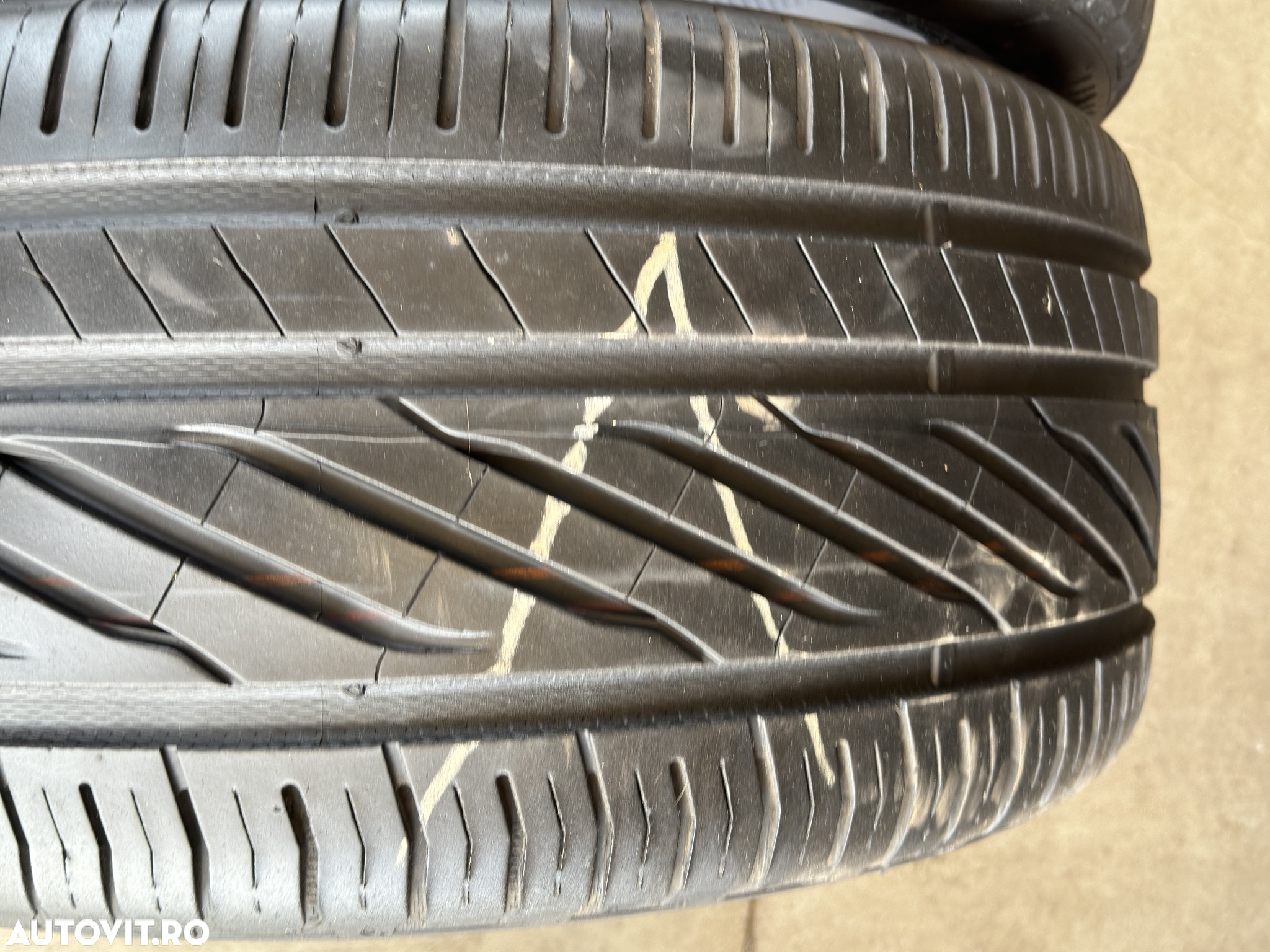 Vând 2 anvelope 275/40/20 uniroyal de vară ca noi - 3