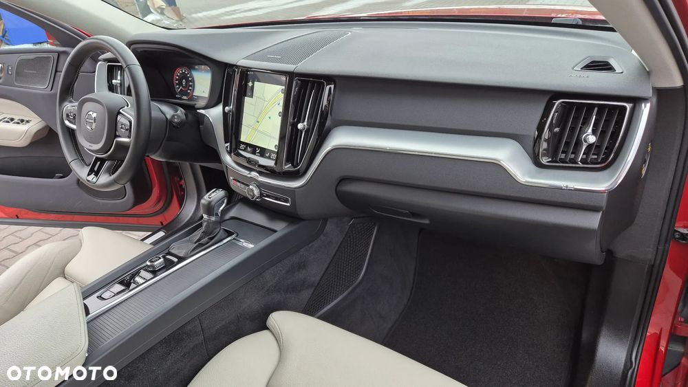 Volvo XC 60 T4 Momentum Pro - 20