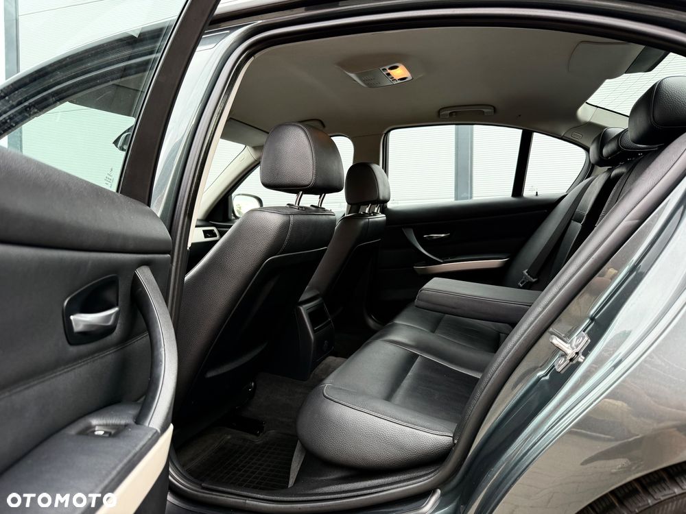 BMW Seria 3 320i Edition Sport - 25