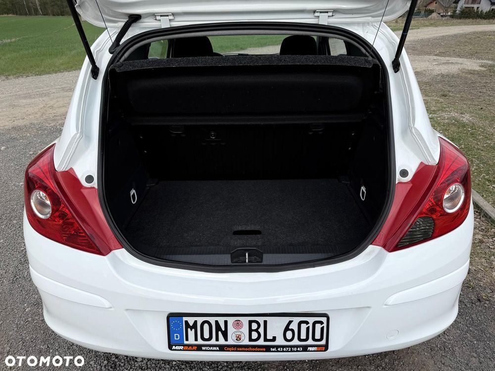 Opel Corsa 1.2 16V Essentia - 20