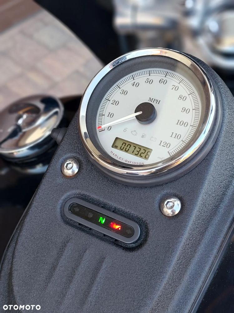 Harley-Davidson Dyna Street Bob - 5
