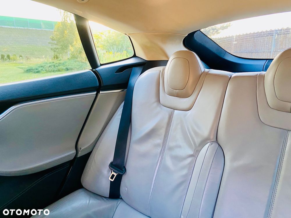 Tesla Model S Performance - 29