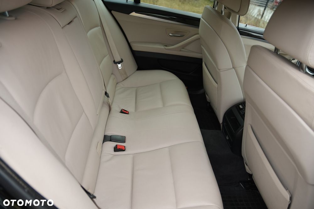 BMW Seria 5 525d - 18