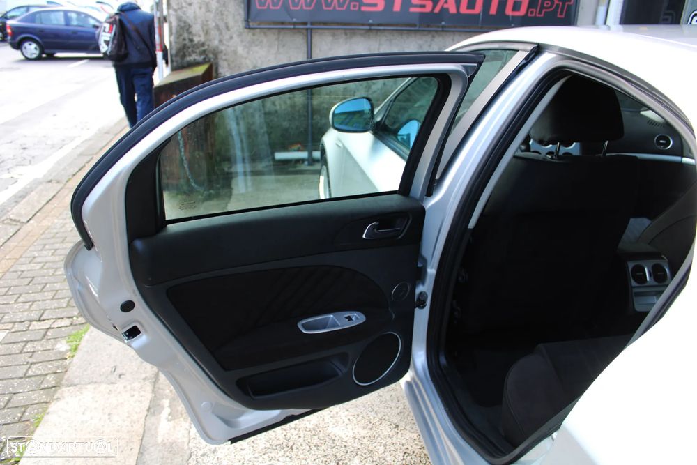 Alfa Romeo 159 1.9 JTDM 16V - 24