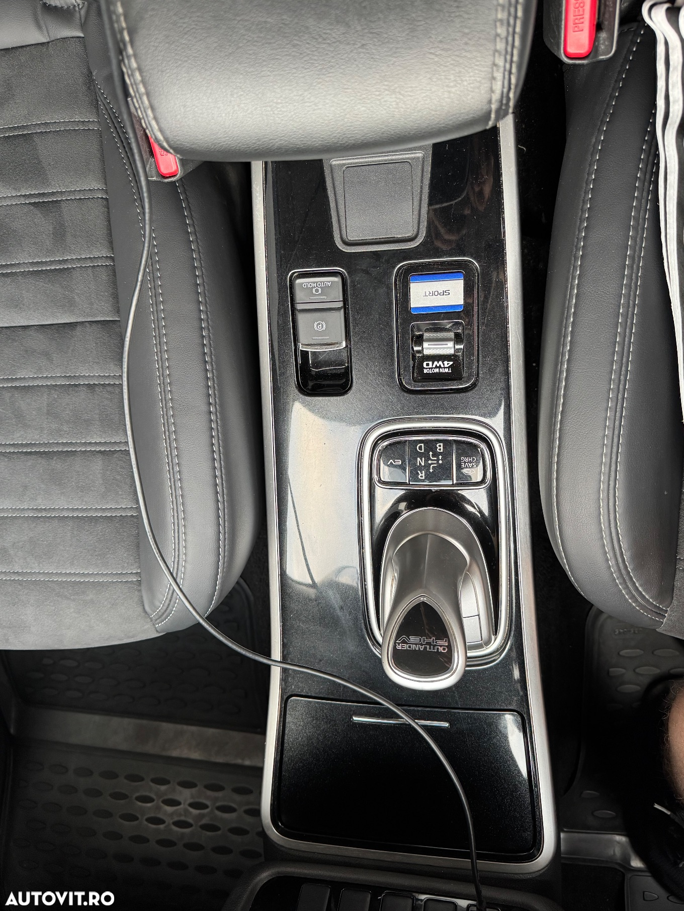 Mitsubishi Outlander 2.4 4WD Plug-In Hybrid Plus - 12