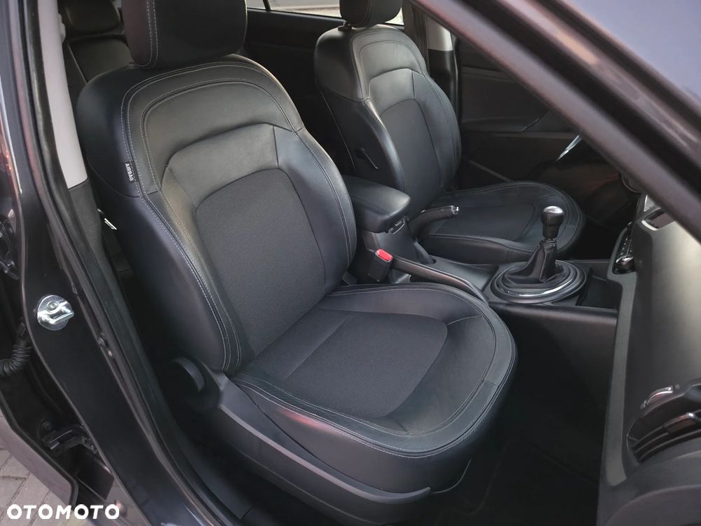 Kia Sportage 2.0 L - 8