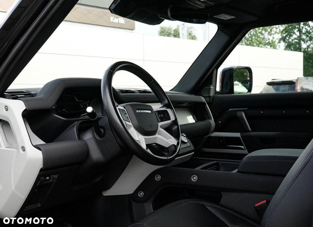 Land Rover Defender - 11