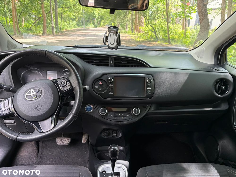 Toyota Yaris Hybrid 100 Active EU6 - 11