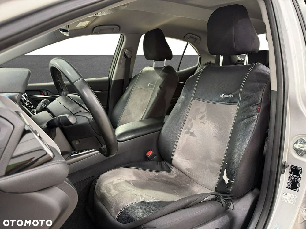 Toyota Camry - 11