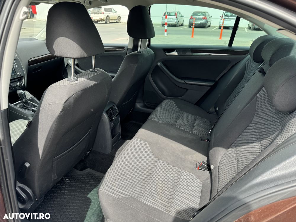 Volkswagen Jetta 2.0 TDI DSG Comfortline - 9