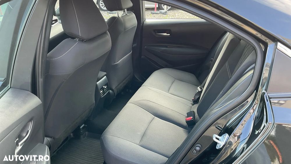 Toyota Corolla Sedan 1.8 HSD Business - 13