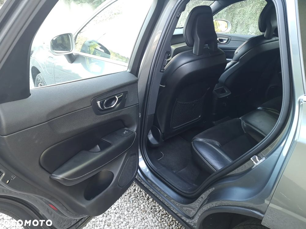 Volvo XC 60 T8 AWD Plug-In Hybrid R-Design - 26