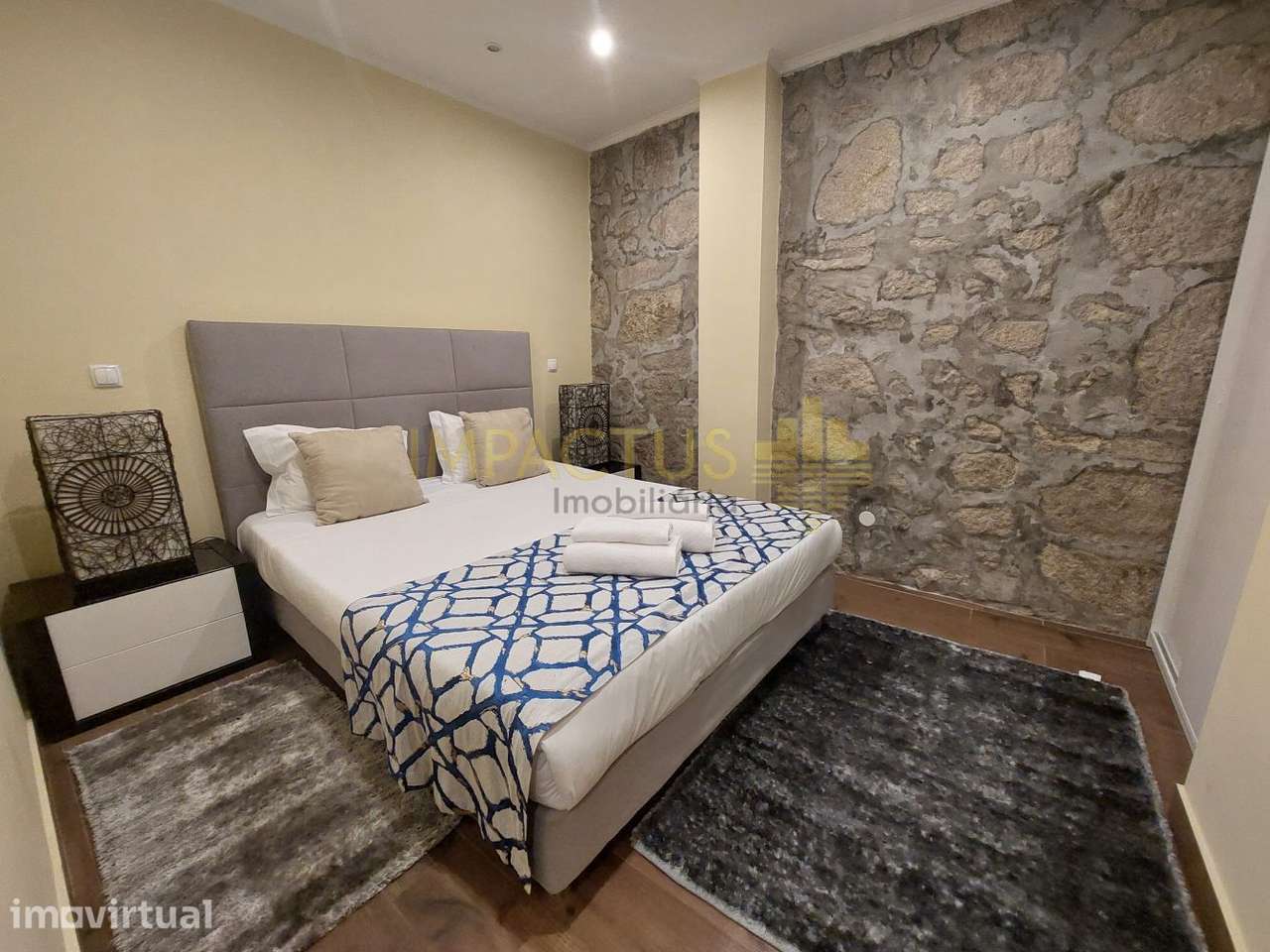 Apartamento T2 mobilado e equipado com terraço no centro - Grande imagem: 2/16