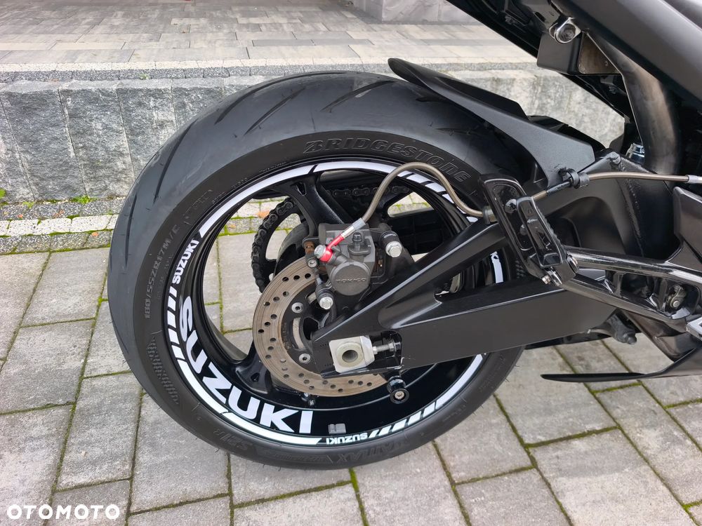 Suzuki GSR - 7