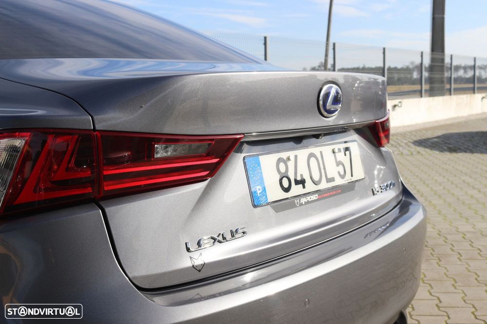Lexus IS 300H F Sport - 17