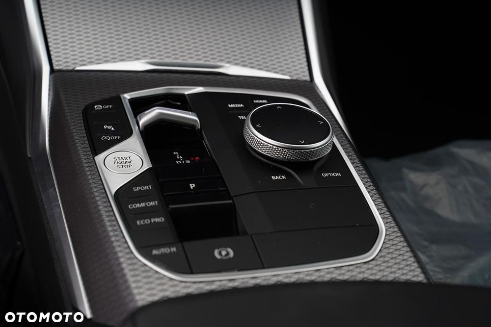 BMW Seria 3 318i M Sport - 11