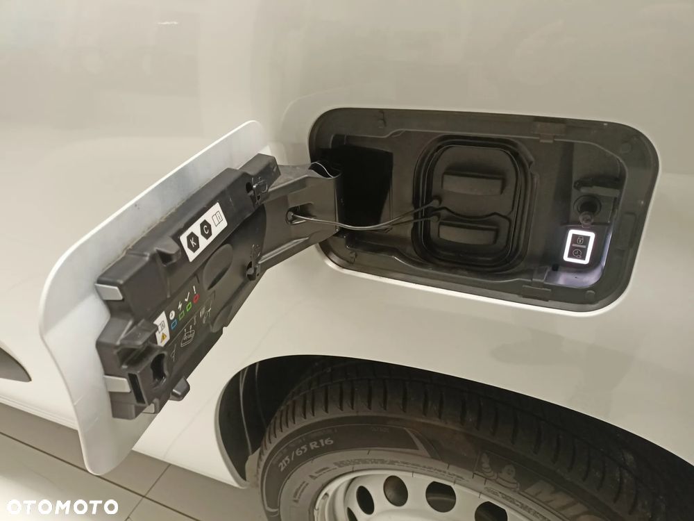 Fiat e Doblo L2 750kG, 136KM, akumulator 50 kWh - 12