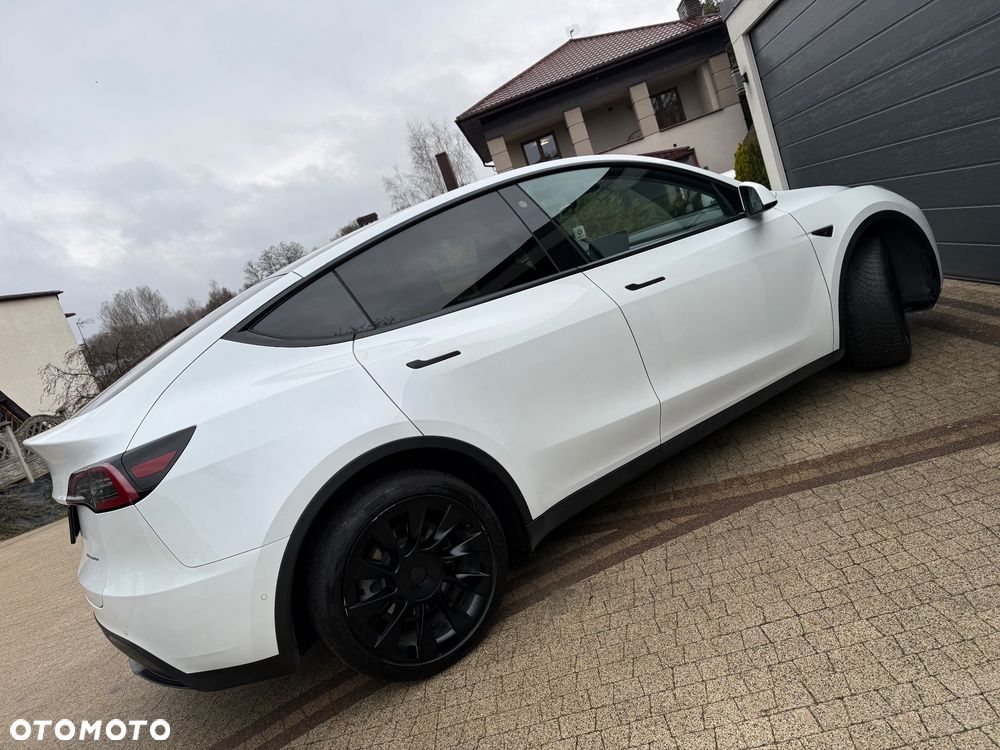 Tesla Model Y Long Range AWD - 4