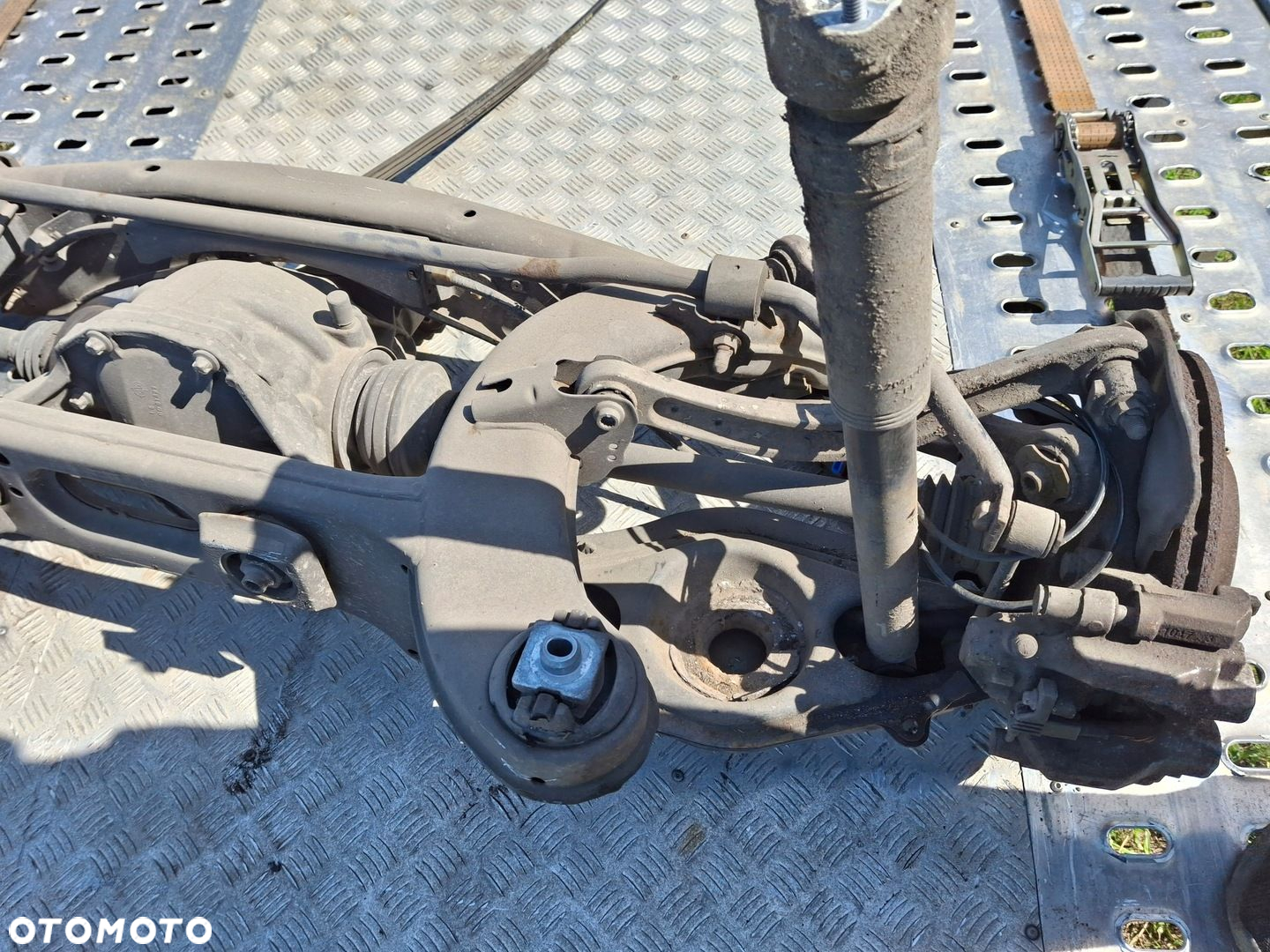 Mercedes C207 W207 3.0 CDI BELKA ZAWIESZENIA TYŁ DYFER KOMPLET - 4