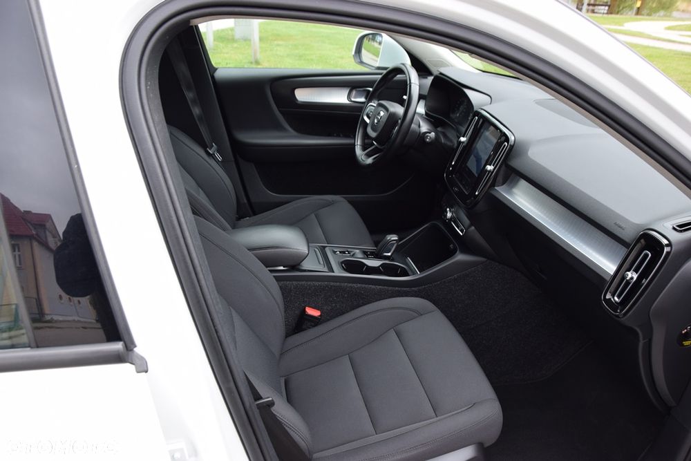 Volvo XC 40 T3 Geartronic Momentum Pro - 11