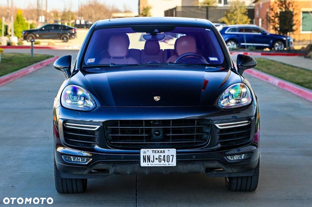 Porsche Cayenne - 4