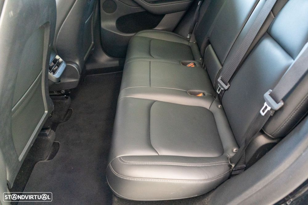Tesla Model Y Standard RWD - 10