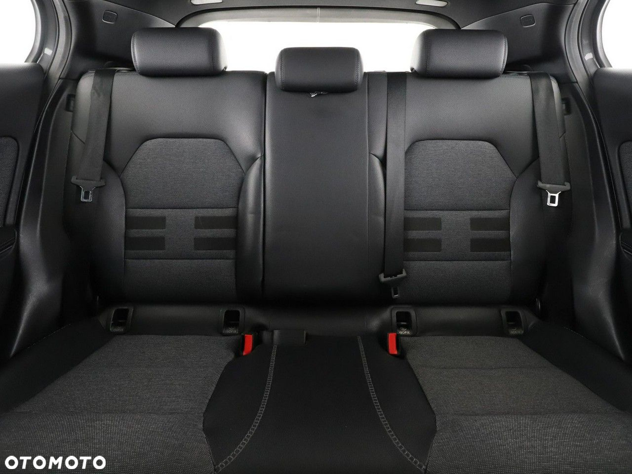 Mercedes-Benz GLA - 18