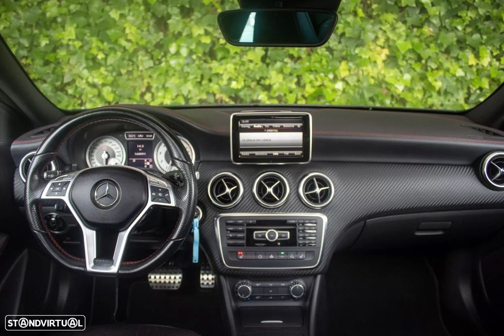 Mercedes-Benz A 200 7G-DCT AMG Line - 12