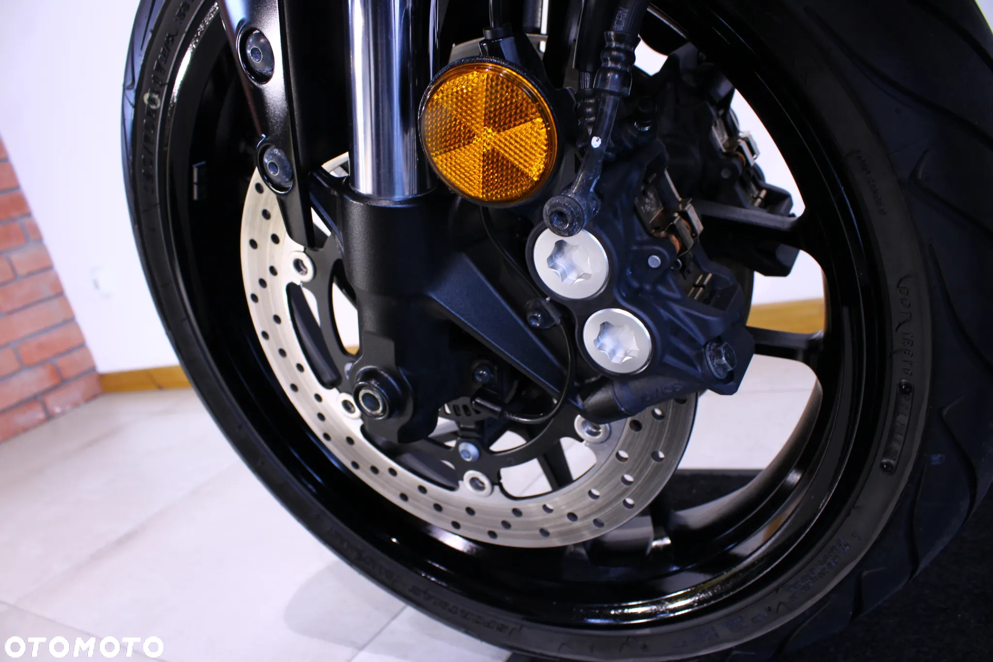 Yamaha MT - 28