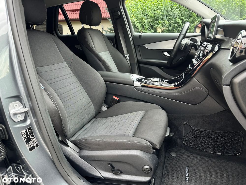 Mercedes-Benz GLC 250 4Matic 9G-TRONIC Exclusive - 29