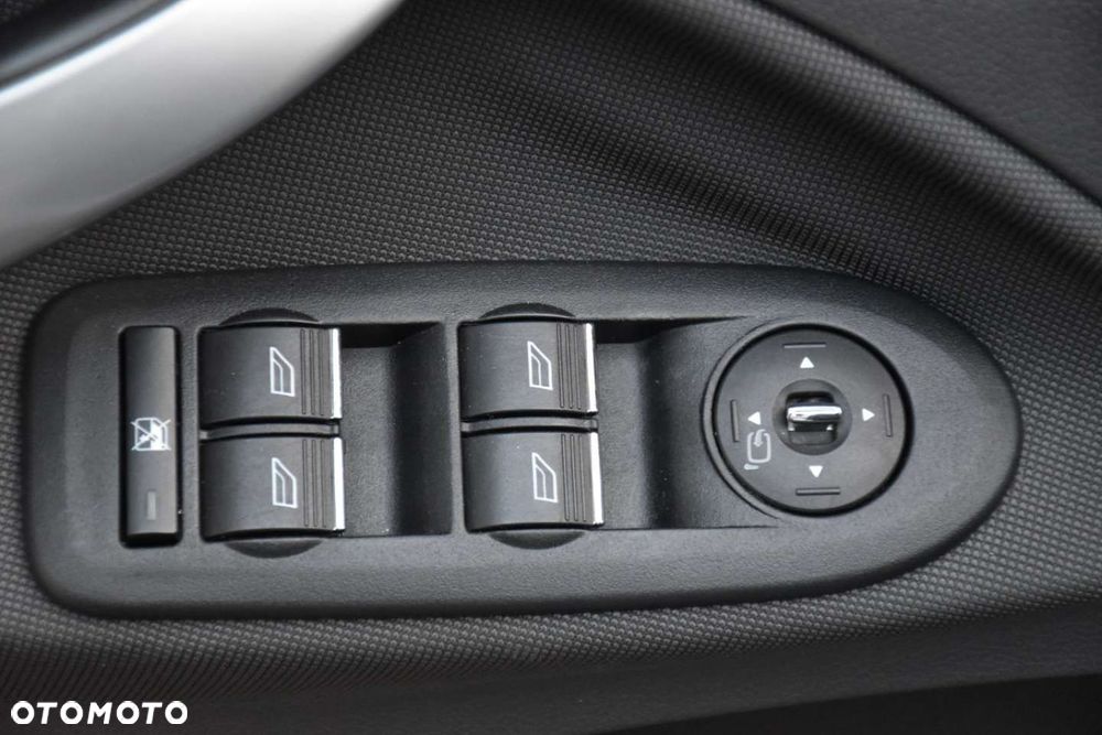 Ford Kuga 2.0 TDCi 2x4 Titanium - 13