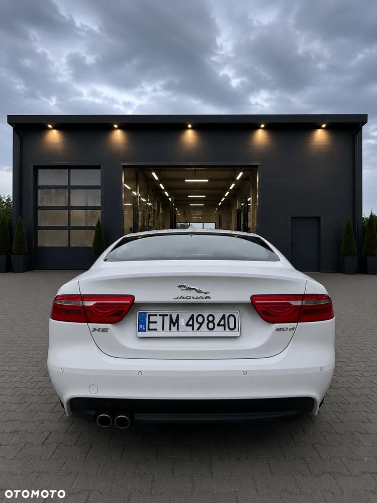 Jaguar XE - 5