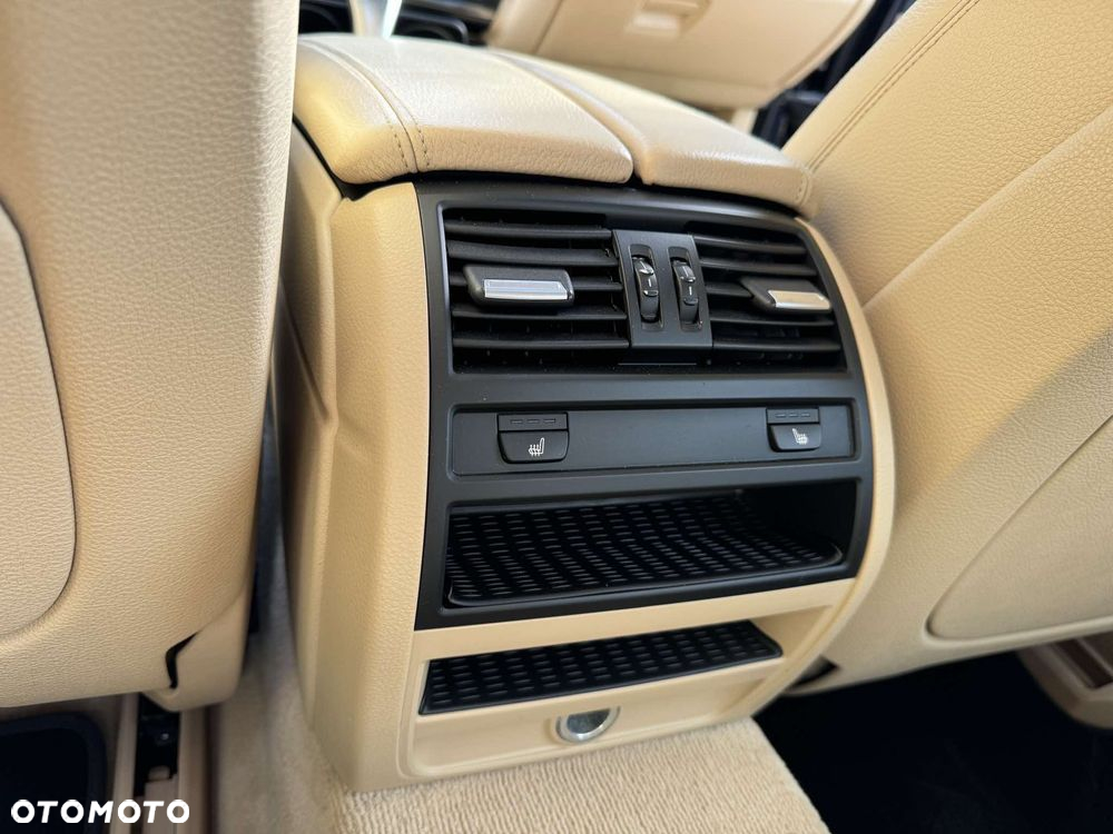 BMW Seria 5 528i xDrive - 17