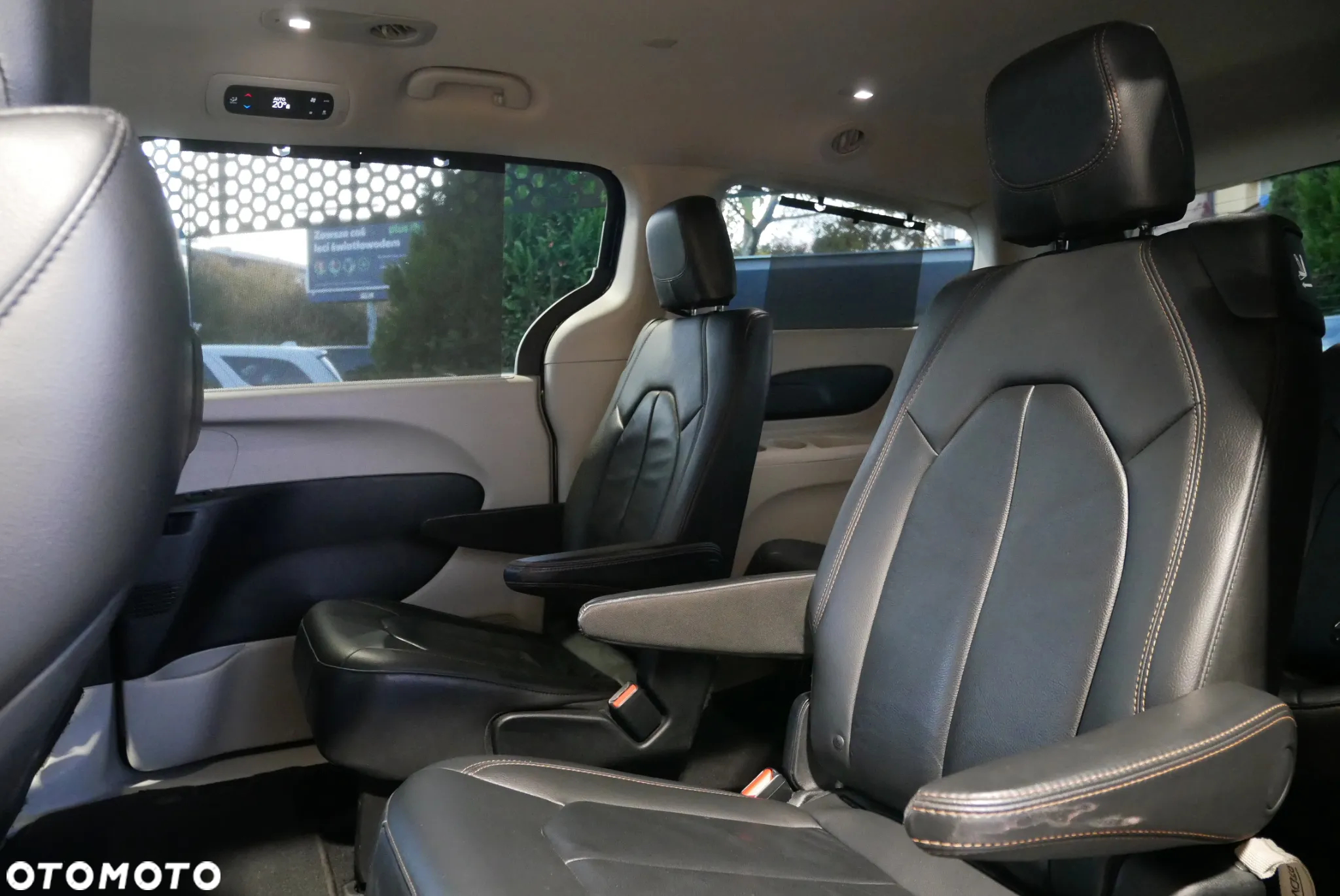 Chrysler Pacifica - 10
