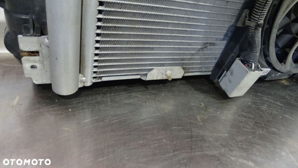 CHŁODNICA WODY KLIMATYZACJI OPEL ASTRA H GTC 2.0T - 10