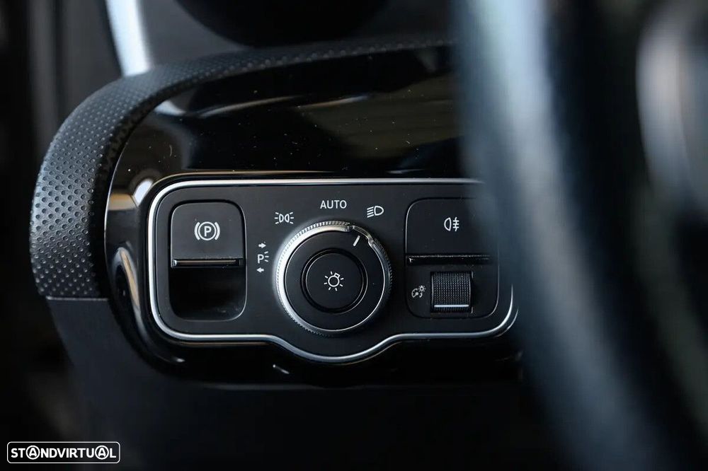 Mercedes-Benz A 180 Limousine d AMG Line Aut. - 35