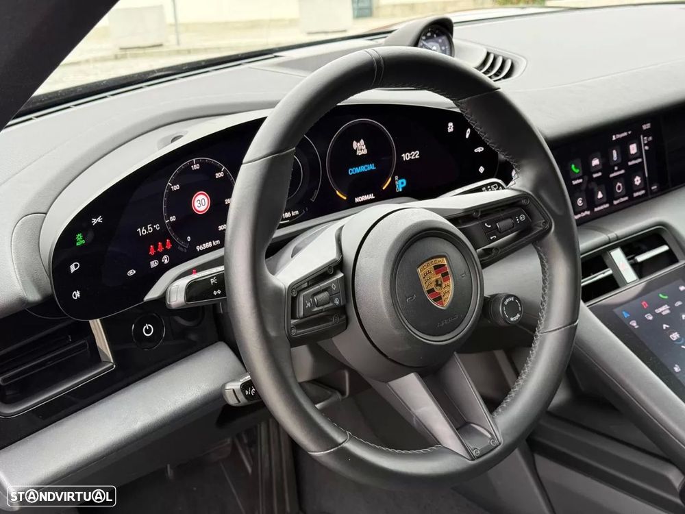 Porsche Taycan Cross Turismo 4S - 15